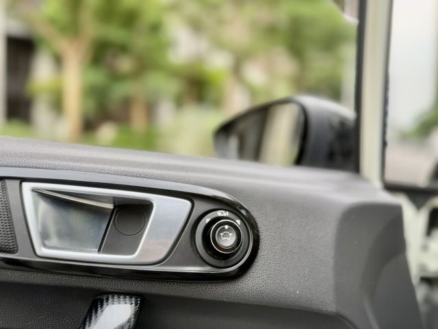 ✓1.0年稅金不到一萬 ✓超大螢幕影音 ✓全車改裝all done ✓RECARO賽車椅 ✓IKEY ✓卡夢內飾  第12張相片
