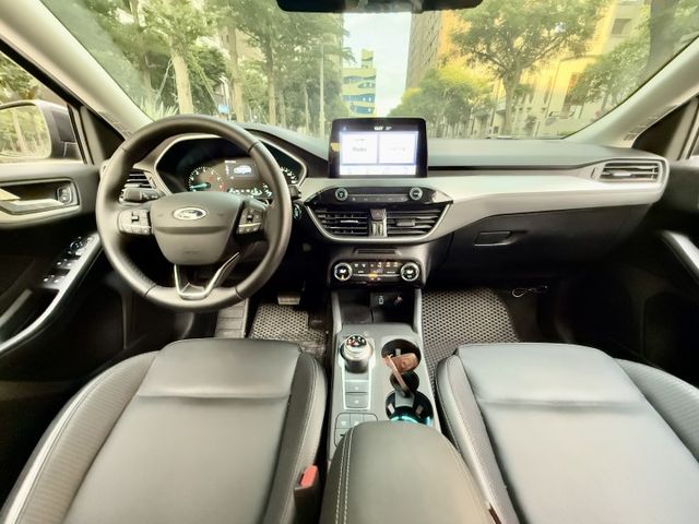 ✓四代FOCUS ✓ACC主動巡航 ✓IKEY免鑰啟動 ✓電子式手剎 ✓旋鈕式排檔 ✓原廠影音  第9張相片