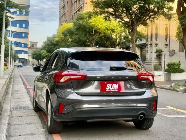 ✓四代FOCUS ✓ACC主動巡航 ✓IKEY免鑰啟動 ✓電子式手剎 ✓旋鈕式排檔 ✓原廠影音  第18張相片