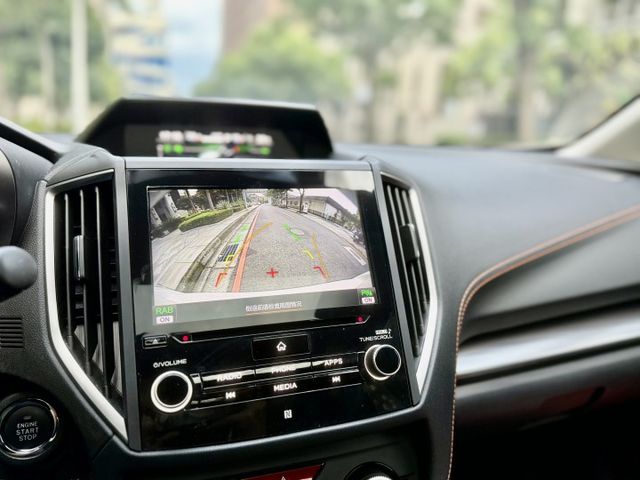 ✓智能駕駛安全輔助 ✓全時AWD ✓水平對臥引擎 ✓電子手剎 ✓IKEY免鑰 ✓大空間跨界休旅  第14張相片