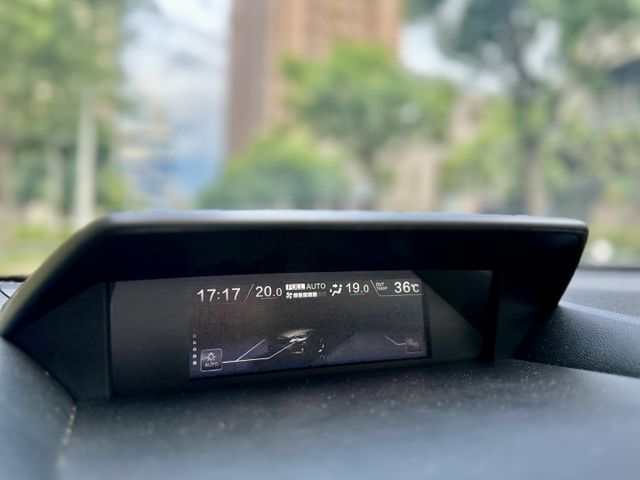 ✓智能駕駛安全輔助 ✓全時AWD ✓水平對臥引擎 ✓電子手剎 ✓IKEY免鑰 ✓大空間跨界休旅  第15張相片