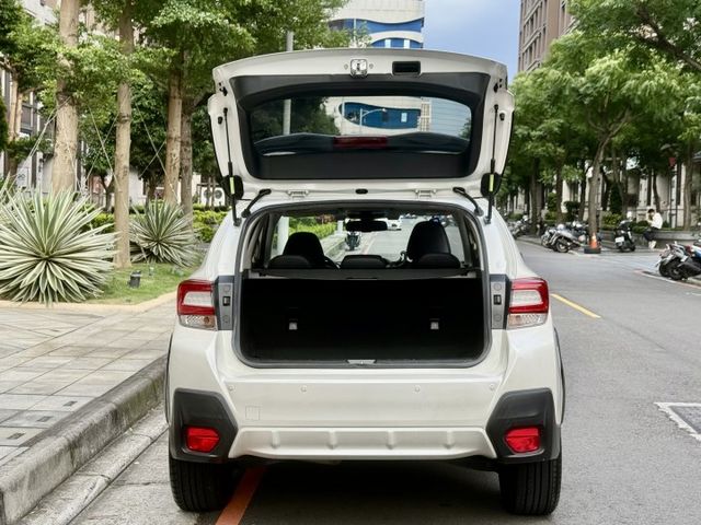 ✓智能駕駛安全輔助 ✓全時AWD ✓水平對臥引擎 ✓電子手剎 ✓IKEY免鑰 ✓大空間跨界休旅  第19張相片