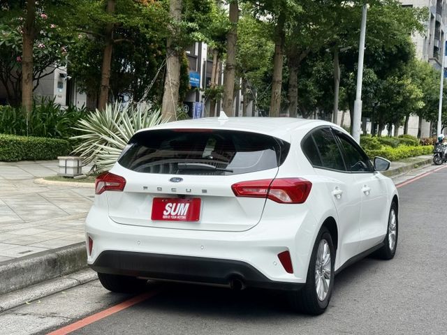 ✓17.3 km/L一級油耗表現 ✓斜坡起步輔助 ✓胎壓監控 ✓循跡防滑控制系統 ✓便利定速 ✓LED日行燈  第19張相片