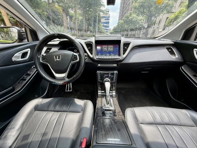 ✓渦輪大馬力 ✓電動天窗 ✓胎壓監控 ✓環景影像系統 ✓循跡防滑 ✓斜坡起步輔助  第9張相片