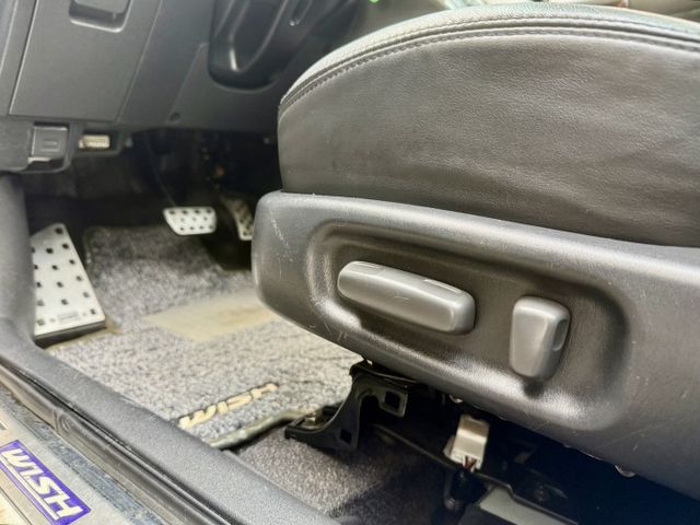 ✓第三排座椅 ✓後座平整化 ✓雙天窗 ✓電動椅 ✓倒車顯影 ✓循跡防滑 ✓恆溫空調  第13張相片