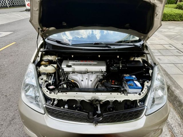 ✓第三排座椅 ✓後座平整化 ✓雙天窗 ✓電動椅 ✓倒車顯影 ✓循跡防滑 ✓恆溫空調  第18張相片