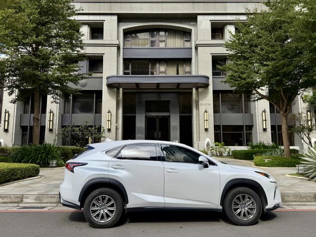 ✓日系休旅 ✓菁英plus版 ✓安全加倍！8氣囊 ✓ACC主動式巡航系統 ✓電尾門 ✓盲點偵測 ✓胎壓監控 ✓LED頭燈  第3張相片