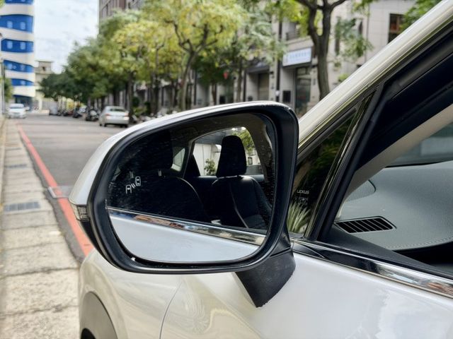 ✓日系休旅 ✓菁英plus版 ✓安全加倍！8氣囊 ✓ACC主動式巡航系統 ✓電尾門 ✓盲點偵測 ✓胎壓監控 ✓LED頭燈  第14張相片