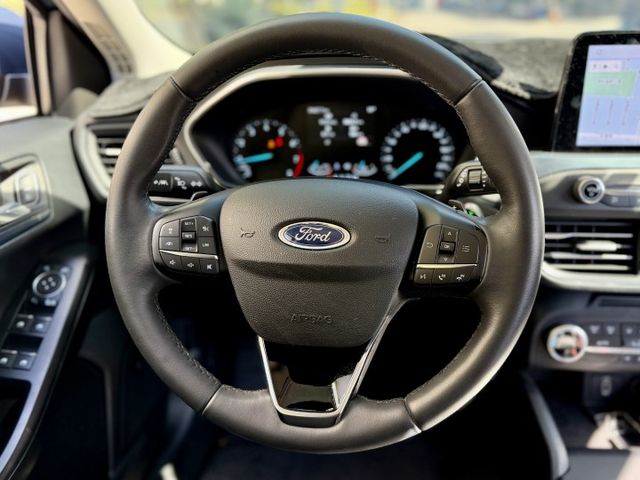 ✓ACC主動跟車 ✓AEB自動緊急煞車 ✓胎壓監控 ✓LED主動轉向頭燈 ✓HUD抬頭顯示器 ✓電動腰靠  第8張相片