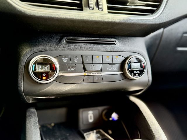 ✓ACC主動跟車 ✓AEB自動緊急煞車 ✓胎壓監控 ✓LED主動轉向頭燈 ✓HUD抬頭顯示器 ✓電動腰靠  第13張相片