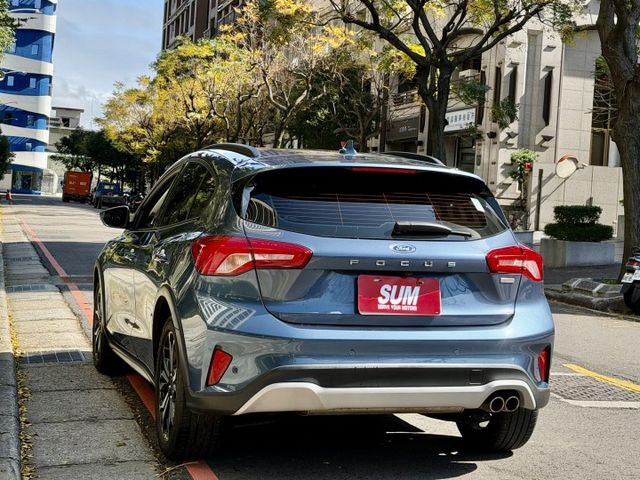 ✓ACC主動跟車 ✓AEB自動緊急煞車 ✓胎壓監控 ✓LED主動轉向頭燈 ✓HUD抬頭顯示器 ✓電動腰靠  第17張相片