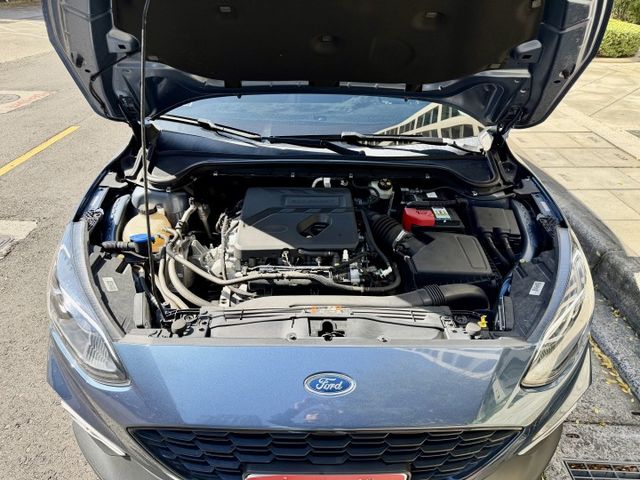 ✓ACC主動跟車 ✓AEB自動緊急煞車 ✓胎壓監控 ✓LED主動轉向頭燈 ✓HUD抬頭顯示器 ✓電動腰靠  第20張相片