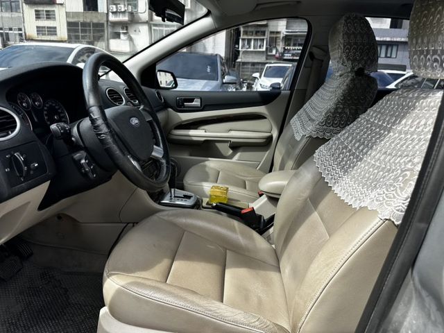 ✓十萬內最佳選擇 ✓摩托車價格讓你開車回家 ✓C1底盤 ✓EBD/煞車力道分配 ✓ABS ✓皮椅 ✓倒車雷達  第4張相片