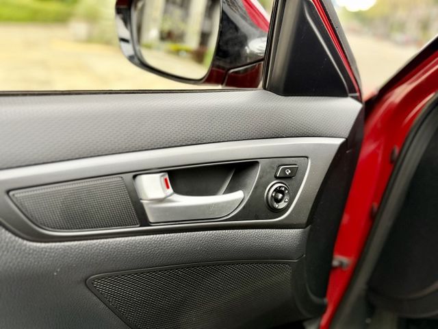 ✓三門小鋼炮 ✓不對稱進口跑車 ✓IKEY ✓全景天窗 ✓掛渦輪超殺  第11張相片