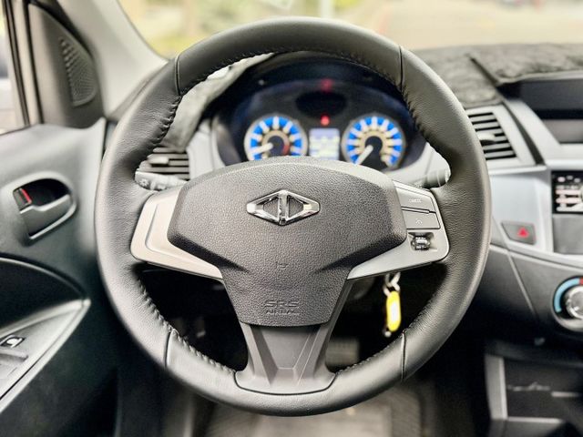 ✓斜坡起步輔助 ✓盲點偵測系統 ✓ABS ✓車道偏離警示系統 ✓胎壓監控 ✓TCS防滑  第4張相片