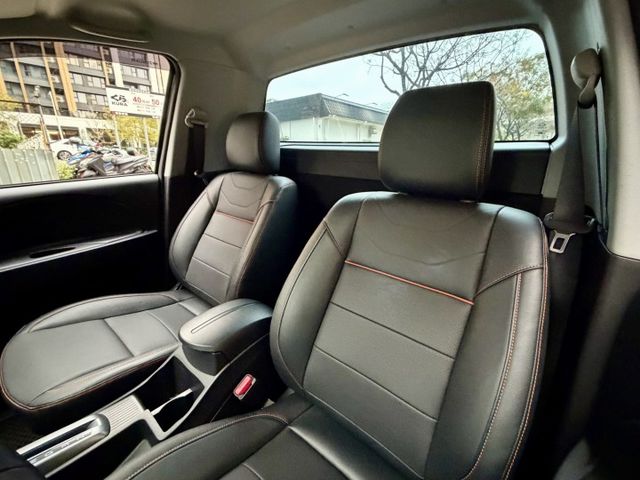 ✓斜坡起步輔助 ✓盲點偵測系統 ✓ABS ✓車道偏離警示系統 ✓胎壓監控 ✓TCS防滑  第6張相片