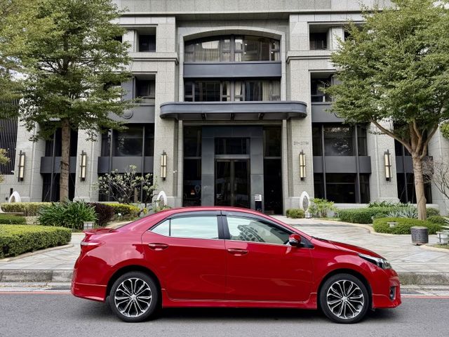 ✓Z版 ✓低里程 一年不到一萬公里 ✓換檔撥片 ✓LED頭燈 ✓空力套件 ✓循跡防滑 ✓定速  第3張相片