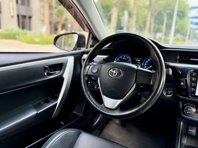 ✓Z版 ✓低里程 一年不到一萬公里 ✓換檔撥片 ✓LED頭燈 ✓空力套件 ✓循跡防滑 ✓定速  第9張相片