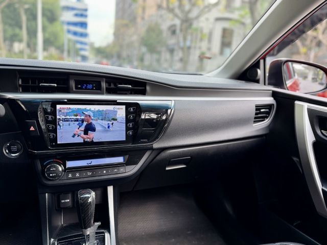 ✓Z版 ✓低里程 一年不到一萬公里 ✓換檔撥片 ✓LED頭燈 ✓空力套件 ✓循跡防滑 ✓定速  第10張相片