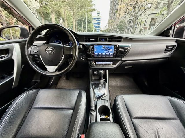 ✓Z版 ✓低里程 一年不到一萬公里 ✓換檔撥片 ✓LED頭燈 ✓空力套件 ✓循跡防滑 ✓定速  第11張相片