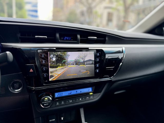 ✓Z版 ✓低里程 一年不到一萬公里 ✓換檔撥片 ✓LED頭燈 ✓空力套件 ✓循跡防滑 ✓定速  第12張相片