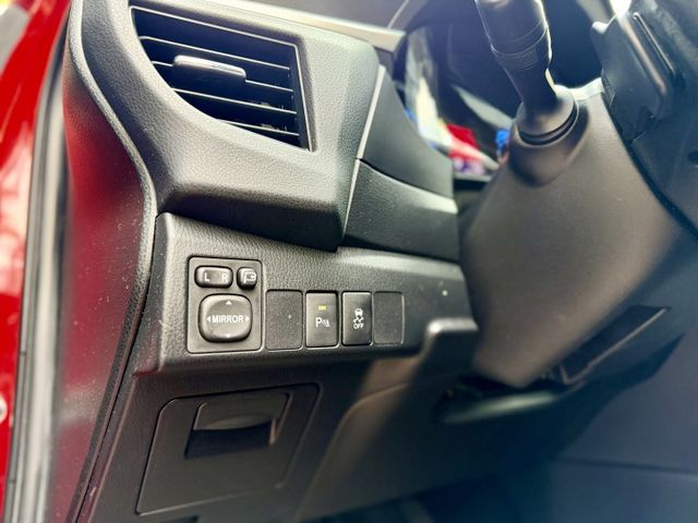 ✓Z版 ✓低里程 一年不到一萬公里 ✓換檔撥片 ✓LED頭燈 ✓空力套件 ✓循跡防滑 ✓定速  第14張相片