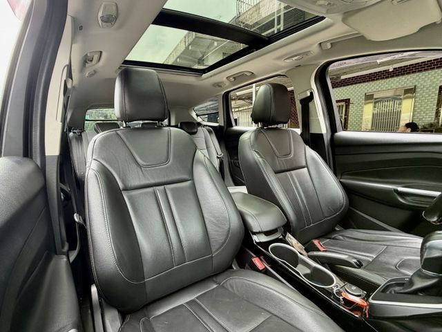 ✓循跡防滑 ✓全景天窗 ✓定速 ✓後座出風口 ✓電動座椅 ✓電動尾門  第5張相片