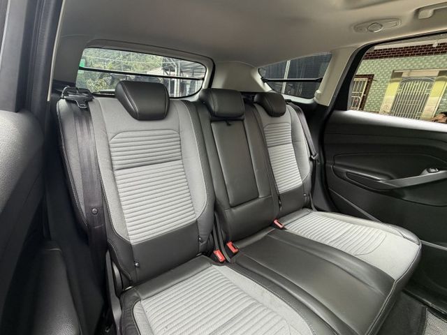 ✓循跡防滑 ✓全景天窗 ✓定速 ✓後座出風口 ✓電動座椅 ✓電動尾門  第6張相片