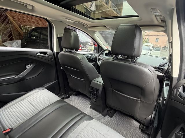 ✓循跡防滑 ✓全景天窗 ✓定速 ✓後座出風口 ✓電動座椅 ✓電動尾門  第7張相片