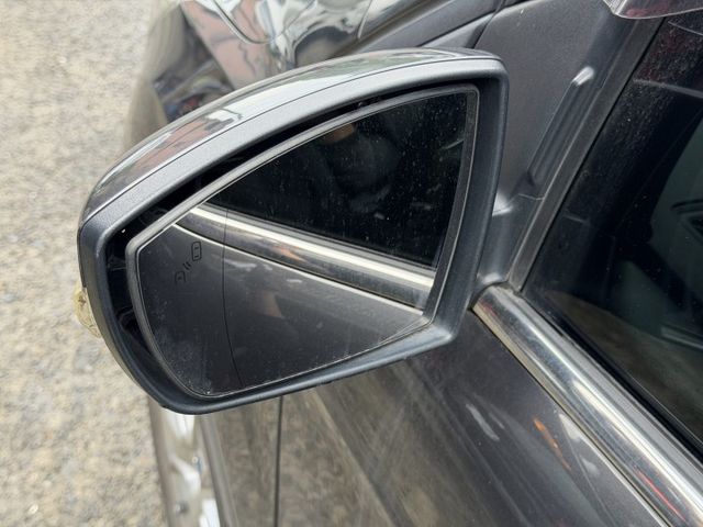 ✓循跡防滑 ✓全景天窗 ✓定速 ✓後座出風口 ✓電動座椅 ✓電動尾門  第11張相片