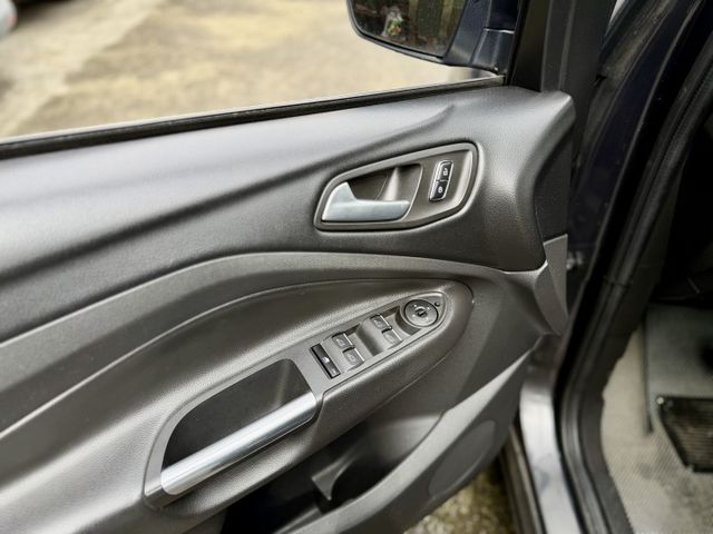 ✓循跡防滑 ✓全景天窗 ✓定速 ✓後座出風口 ✓電動座椅 ✓電動尾門  第12張相片