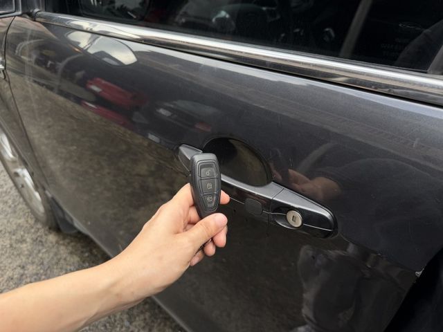 ✓循跡防滑 ✓全景天窗 ✓定速 ✓後座出風口 ✓電動座椅 ✓電動尾門  第16張相片