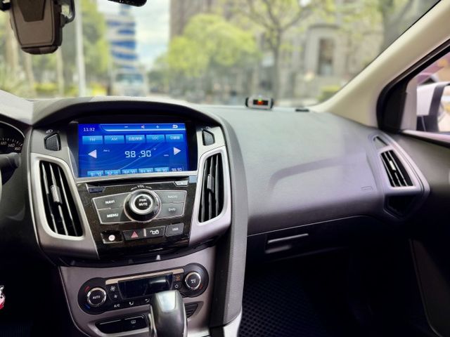 ✓四門代步車 ✓盲點偵測 ✓循跡防滑 ✓斜坡起步輔助 ✓定速 ✓ABS ✓感應頭燈 ✓倒車雷達  第9張相片