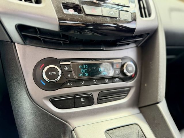 ✓四門代步車 ✓盲點偵測 ✓循跡防滑 ✓斜坡起步輔助 ✓定速 ✓ABS ✓感應頭燈 ✓倒車雷達  第13張相片