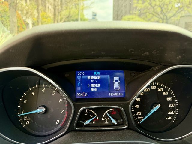 ✓四門代步車 ✓盲點偵測 ✓循跡防滑 ✓斜坡起步輔助 ✓定速 ✓ABS ✓感應頭燈 ✓倒車雷達  第14張相片