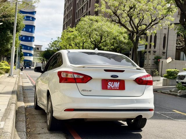 ✓四門代步車 ✓盲點偵測 ✓循跡防滑 ✓斜坡起步輔助 ✓定速 ✓ABS ✓感應頭燈 ✓倒車雷達  第16張相片