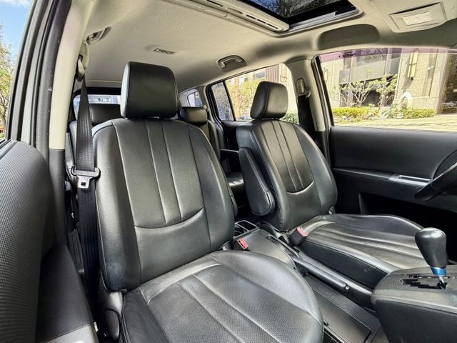 ✓七人座 ✓一家老小出遊好選擇 ✓側滑門方便上下車 ✓妥善率高 ✓三排座椅 ✓日系空間收納 ✓天窗 ✓電動座椅  第6張相片