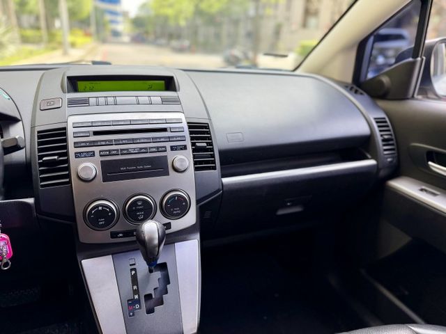 ✓七人座 ✓一家老小出遊好選擇 ✓側滑門方便上下車 ✓妥善率高 ✓三排座椅 ✓日系空間收納 ✓天窗 ✓電動座椅  第9張相片