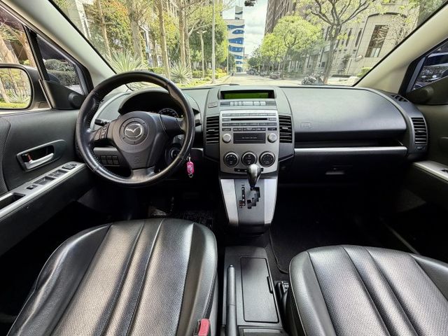 ✓七人座 ✓一家老小出遊好選擇 ✓側滑門方便上下車 ✓妥善率高 ✓三排座椅 ✓日系空間收納 ✓天窗 ✓電動座椅  第10張相片