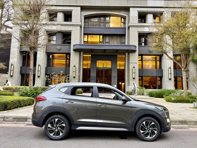 ✓盲點偵測 ✓TURBO ✓ACC主動跟車 ✓AEB自動緊急煞車 ✓胎壓監控 ✓LED頭燈 ✓後座出風口 ✓電動腰靠  第3張相片