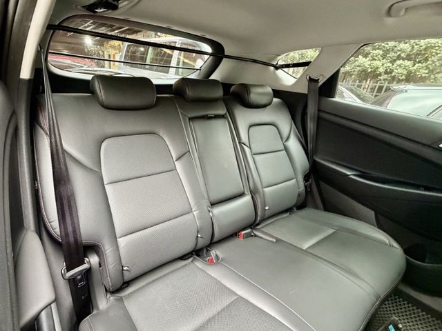 ✓盲點偵測 ✓TURBO ✓ACC主動跟車 ✓AEB自動緊急煞車 ✓胎壓監控 ✓LED頭燈 ✓後座出風口 ✓電動腰靠  第5張相片