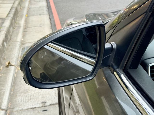 ✓盲點偵測 ✓TURBO ✓ACC主動跟車 ✓AEB自動緊急煞車 ✓胎壓監控 ✓LED頭燈 ✓後座出風口 ✓電動腰靠  第11張相片