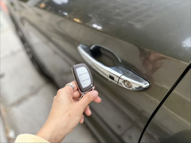 ✓盲點偵測 ✓TURBO ✓ACC主動跟車 ✓AEB自動緊急煞車 ✓胎壓監控 ✓LED頭燈 ✓後座出風口 ✓電動腰靠  第18張相片