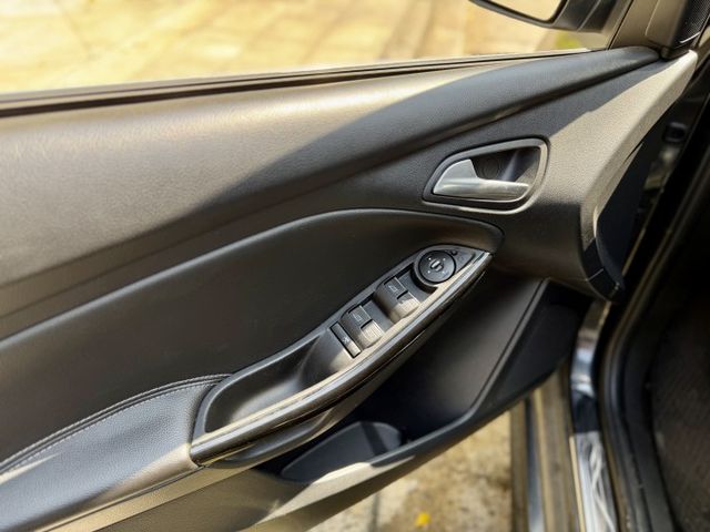 ✓柴油代步車 ✓機車價買汽車 ✓定速 ✓天窗 ✓循跡防滑  第12張相片