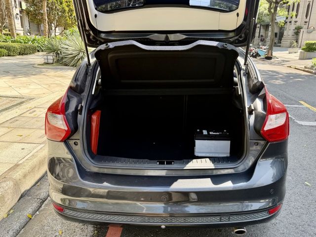 ✓柴油代步車 ✓機車價買汽車 ✓定速 ✓天窗 ✓循跡防滑  第18張相片