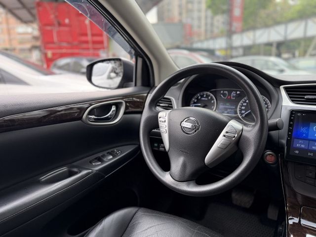 ✓史上最強中大型房車 ✓舒適座椅 ✓免鑰匙啟動 ✓定速 ✓電動折疊後視鏡 ✓光感應自動頭燈 ✓後座出風口  第6張相片