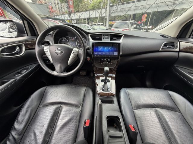 ✓史上最強中大型房車 ✓舒適座椅 ✓免鑰匙啟動 ✓定速 ✓電動折疊後視鏡 ✓光感應自動頭燈 ✓後座出風口  第8張相片