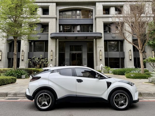 ✓AWD尊爵版 ✓雙前座電熱椅 ✓1.2超低稅金 ✓IKEY免鑰 ✓胎壓監控 ✓斜坡起步輔助 ✓電動座椅  第3張相片