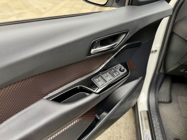 ✓AWD尊爵版 ✓雙前座電熱椅 ✓1.2超低稅金 ✓IKEY免鑰 ✓胎壓監控 ✓斜坡起步輔助 ✓電動座椅  第12張相片