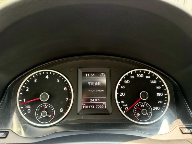 ✓歐系休旅 ✓渦輪動力大 ✓靈活操控 ✓質感內裝 ✓AUTOHOLD ✓電子啟動 ✓電子手剎  第20張相片